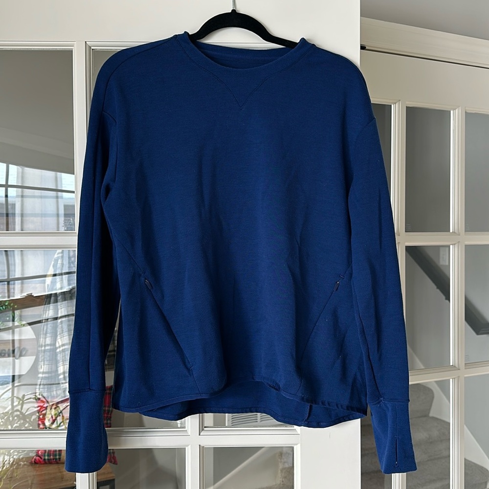Nike Dri-Fit long sleeve crewneck with thumb holes and pockets